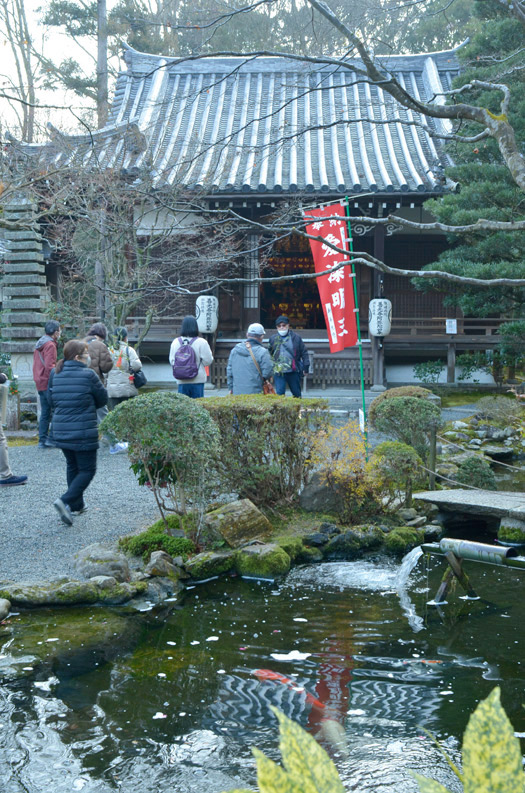 本堂への参拝